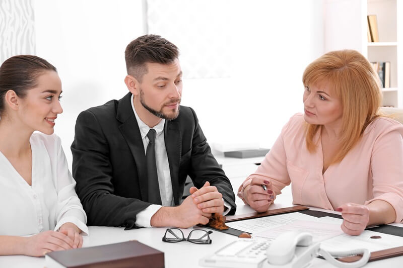 A Skilled Divorce Lawyer Provides Legal Guidance In Negotiations